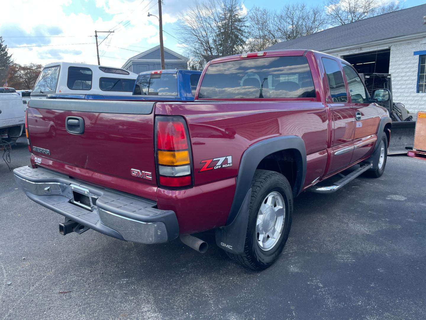2007 Red /tan GMC Sierra Classic 1500 SL Ext. Cab 4WD (1GTEK19Z07Z) with an 5.3L V8 OHV 16V FFV engine, 4-Speed Automatic Overdrive transmission, located at 101 N. Main Street, Muncy, PA, 17756, (570) 546-5462, 41.207691, -76.785942 - Photo#3